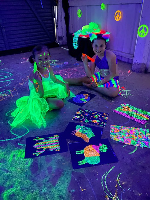 How to set up a blacklight glow party 