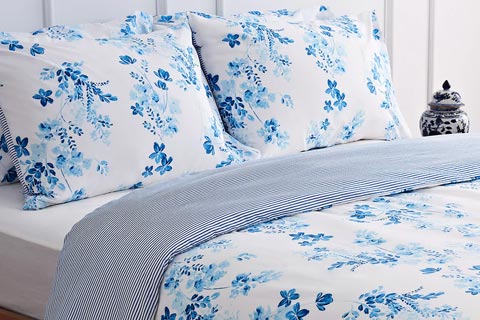 Bettwäscheset Sevilla aus Baumwolle mit blauem Blumenmuster
