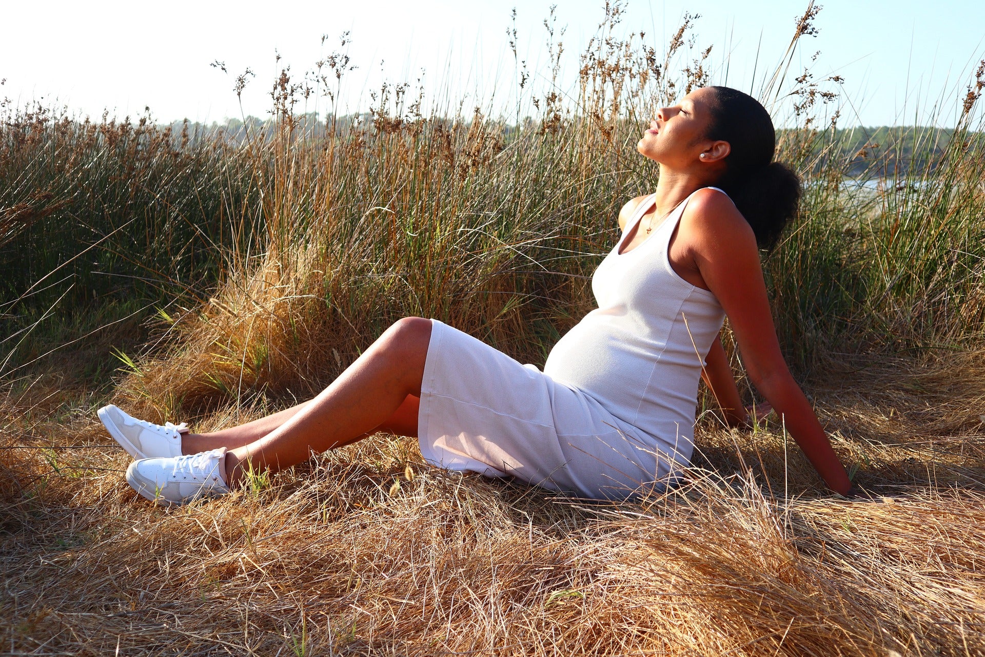 List of top 10 Maternity Dresses for a Perfect Maternity Photoshoot