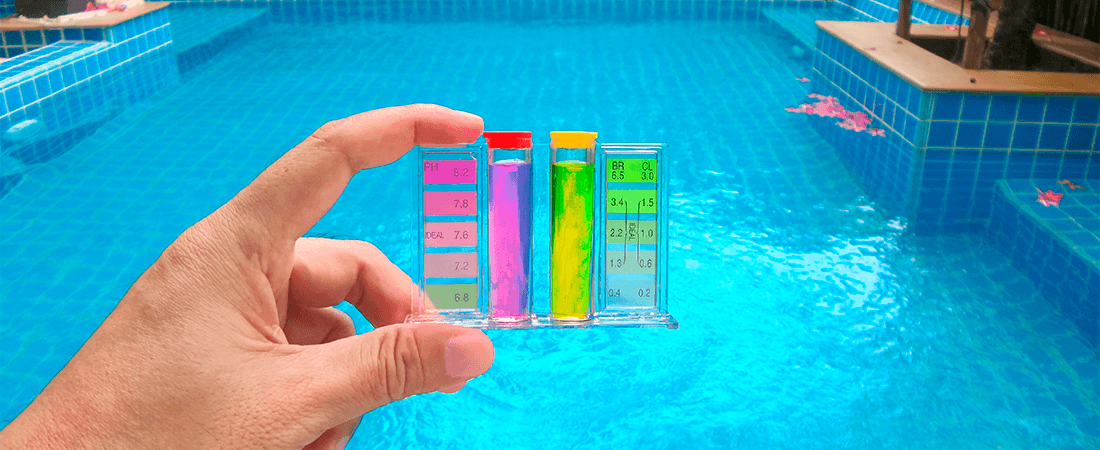 Cómo aplicar un clarificador para piscinas?