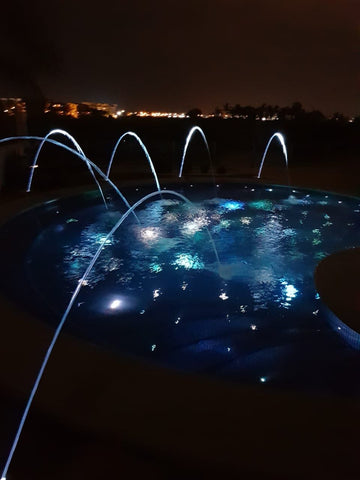 Opciones de iluminación para tu piscina