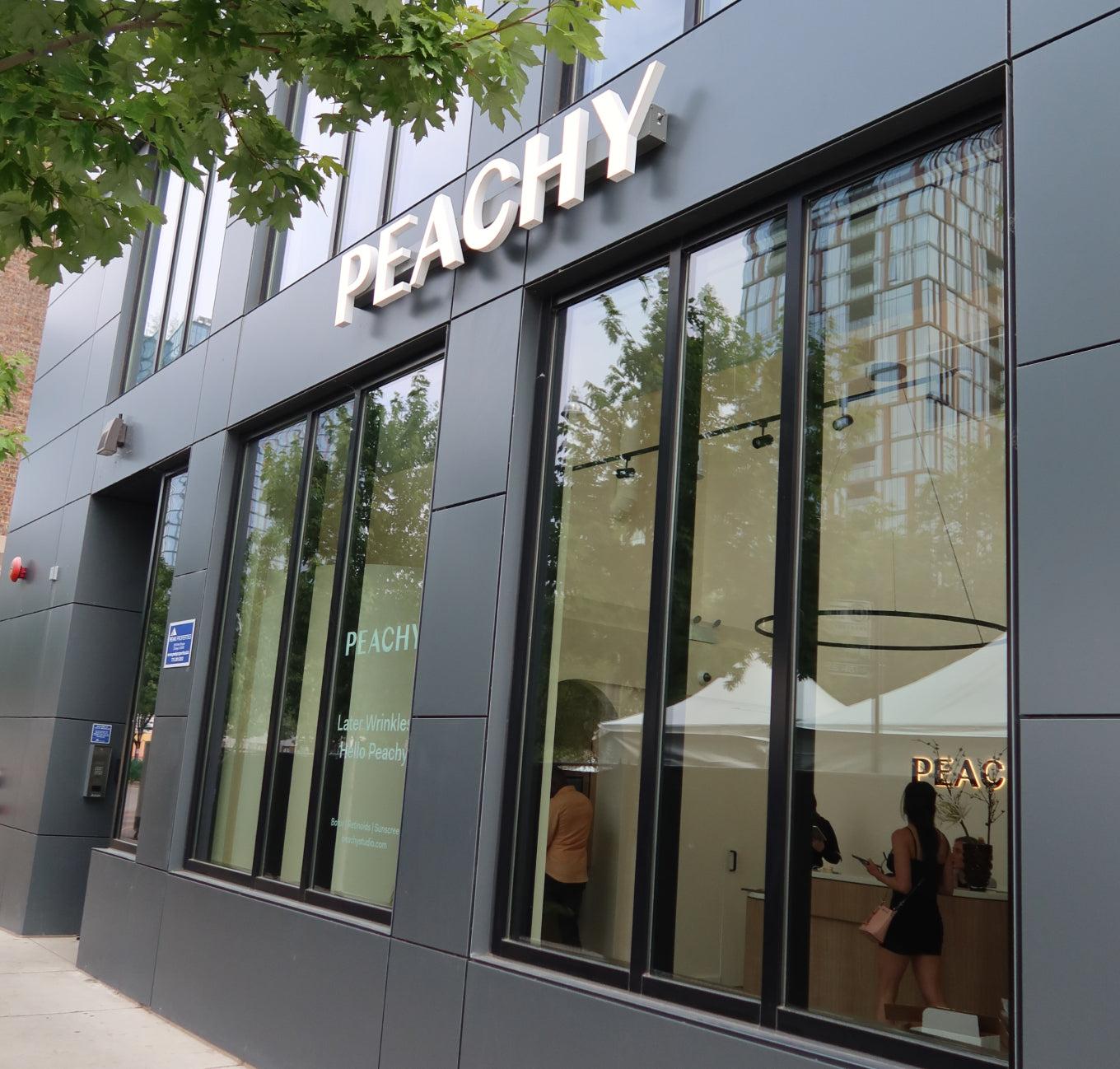 Peachy West Loop studio