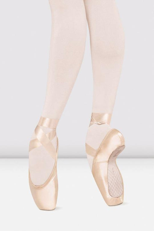 I bought bloch slippers before my first ballet class, and they fit a bit  weirdly. Is this normal? : r/BALLET