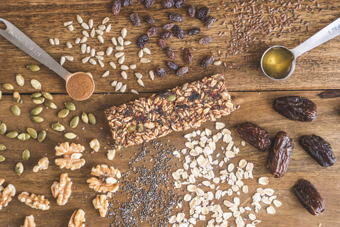 Oatmeal raisin bar and ingredients