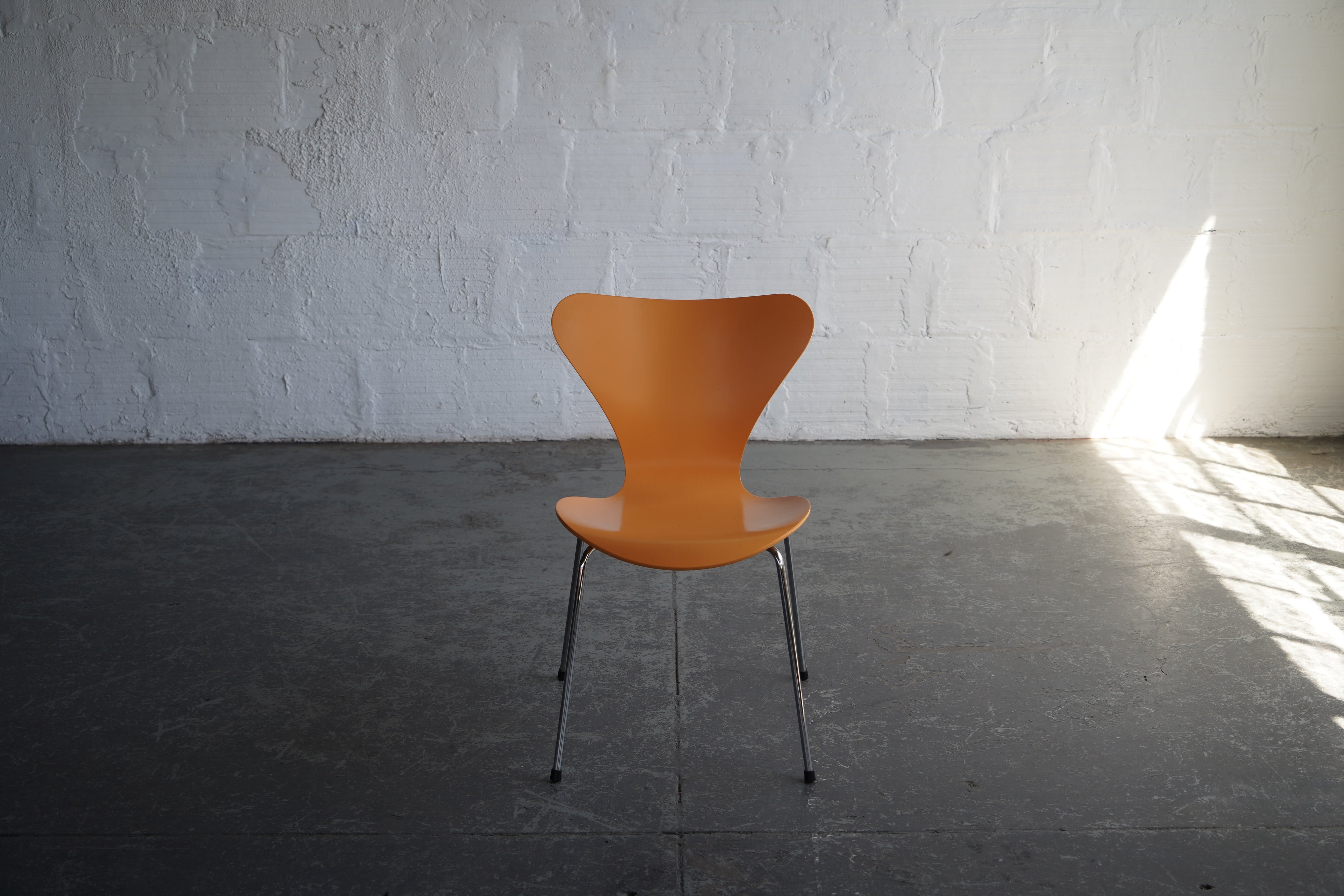 Arne Jacobsen Series 7 Chairs in Orange