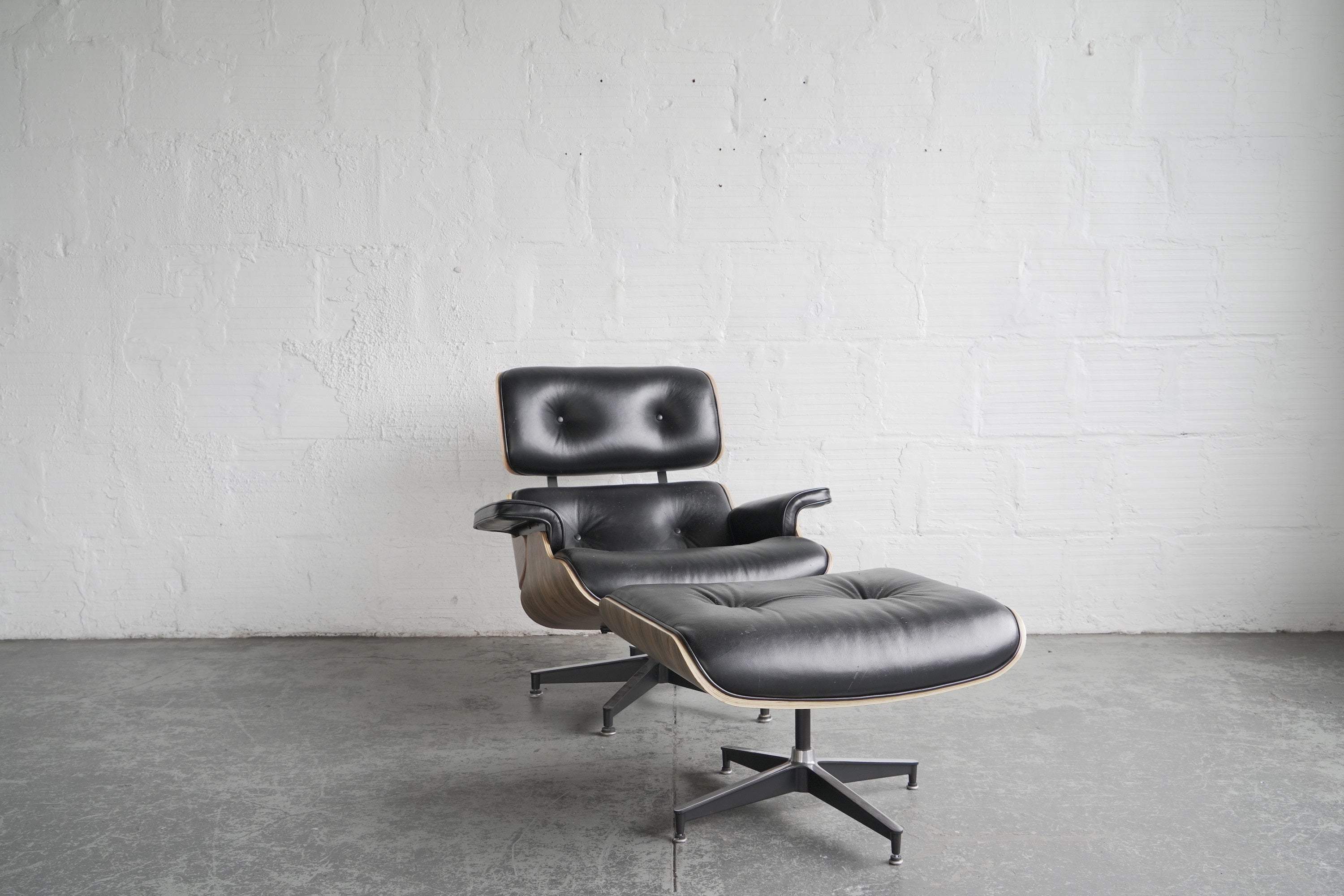 Onderdrukker Gloed vijver Eames Style Lounge Chair and Ottoman – The Good Mod