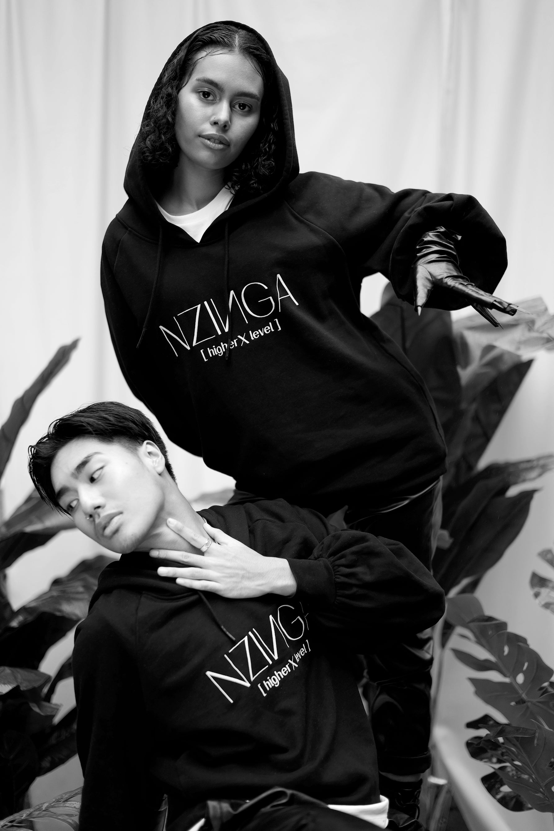 Models im Super Volume Hoodie