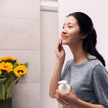 Woman using aloe vera for skin to clean her face