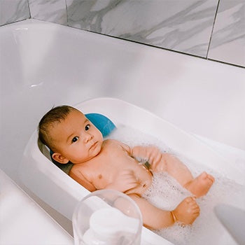Baby in bath to help with baby heat rash