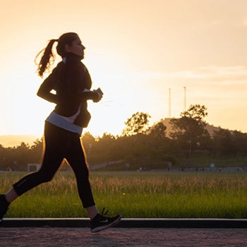 Woman who knows she can you run while pregnant