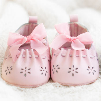 Baby shoes as part of a pregnancy checklist