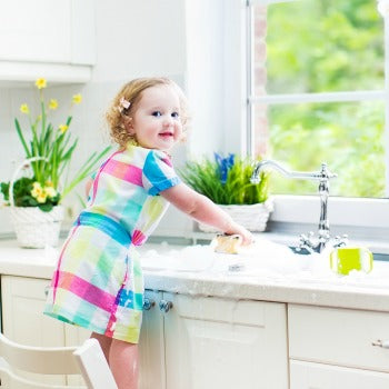 another one of many baby oil uses is to moisturize toddlers' skin after playing with soap