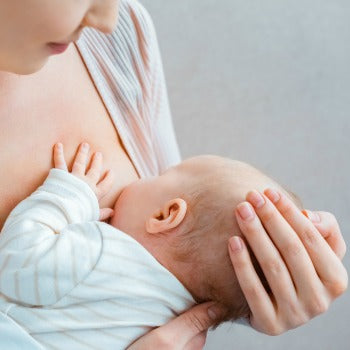 baby eating during newborn feeding schedule