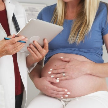 Pregnant woman asking her doctor about pregnancy rash