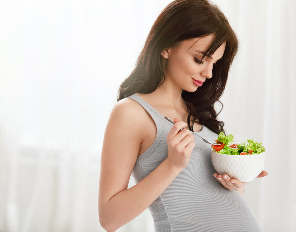 Woman eating well for a healthy pregnancy