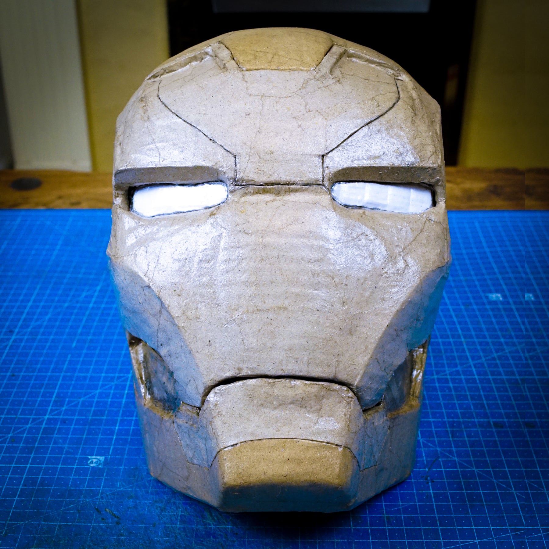 iron-man-helmet-downloadable-templates-epic-cardboard-props