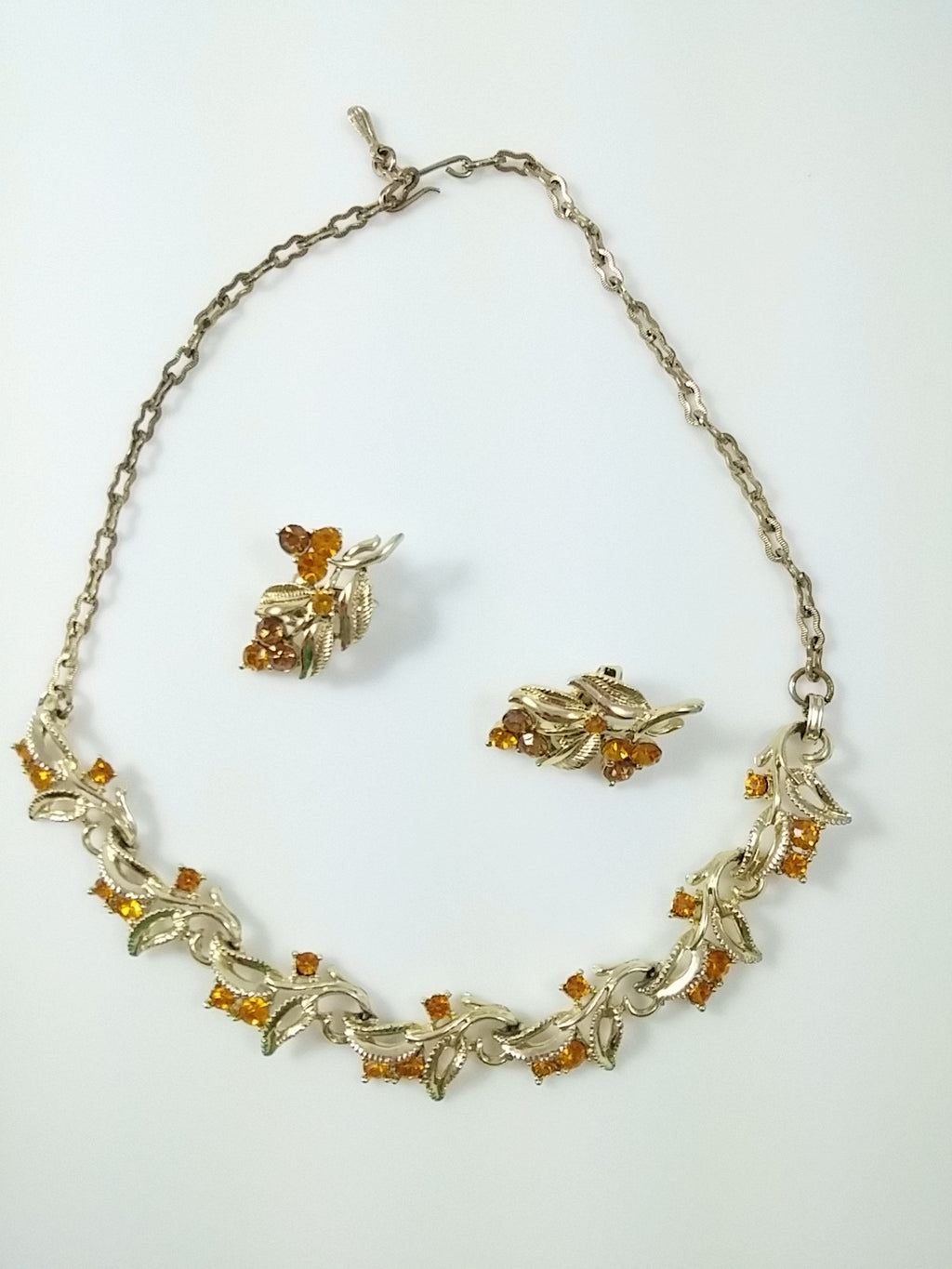 coro leaf necklace