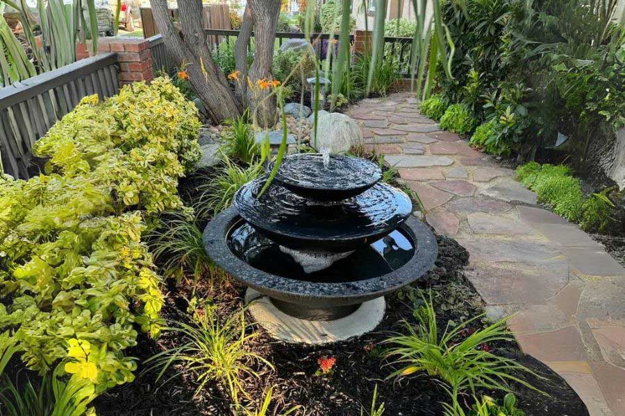 Cascade Fountain in nero nuovo in the backyard