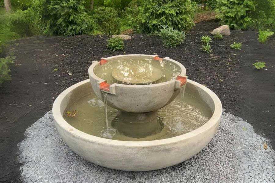 Del Rey Fountain on gravel in action