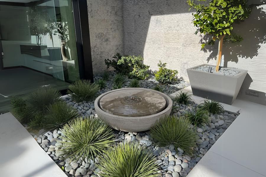 Large Girona Fountain on stones in action