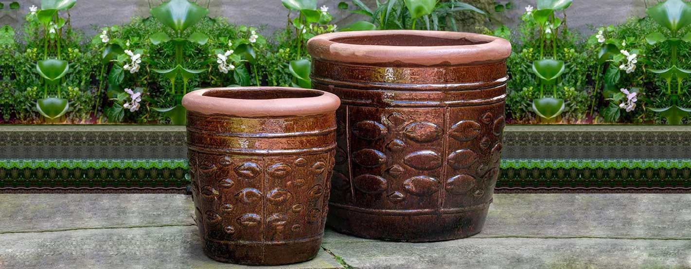 Rustic Lea Pot - Rustic Brown - Set of 2 in action in the backyard