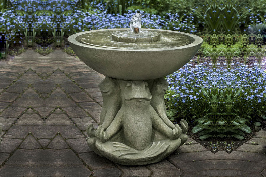 Zen III Fountain in english moss in the backyard