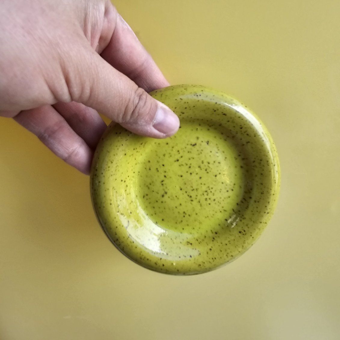 CHARTREUSE SPECKLED BUBBLE SAUCE DISH
