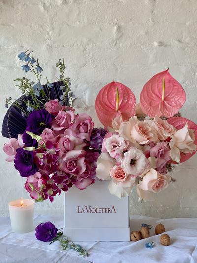 Melani, caja con rosas, anturios, lisianthus y mas flores . – La Violetera  Saltillo