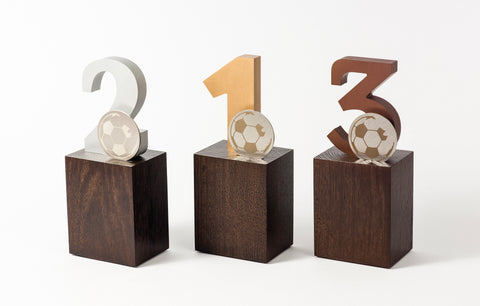 1., 2., 3. vietas balva_zelts sudrabs bronza_izpildījums kokā metālā un organiskajā stiklā_balvas_kausi_apbalvojumi_Awards and Medal Studio_1