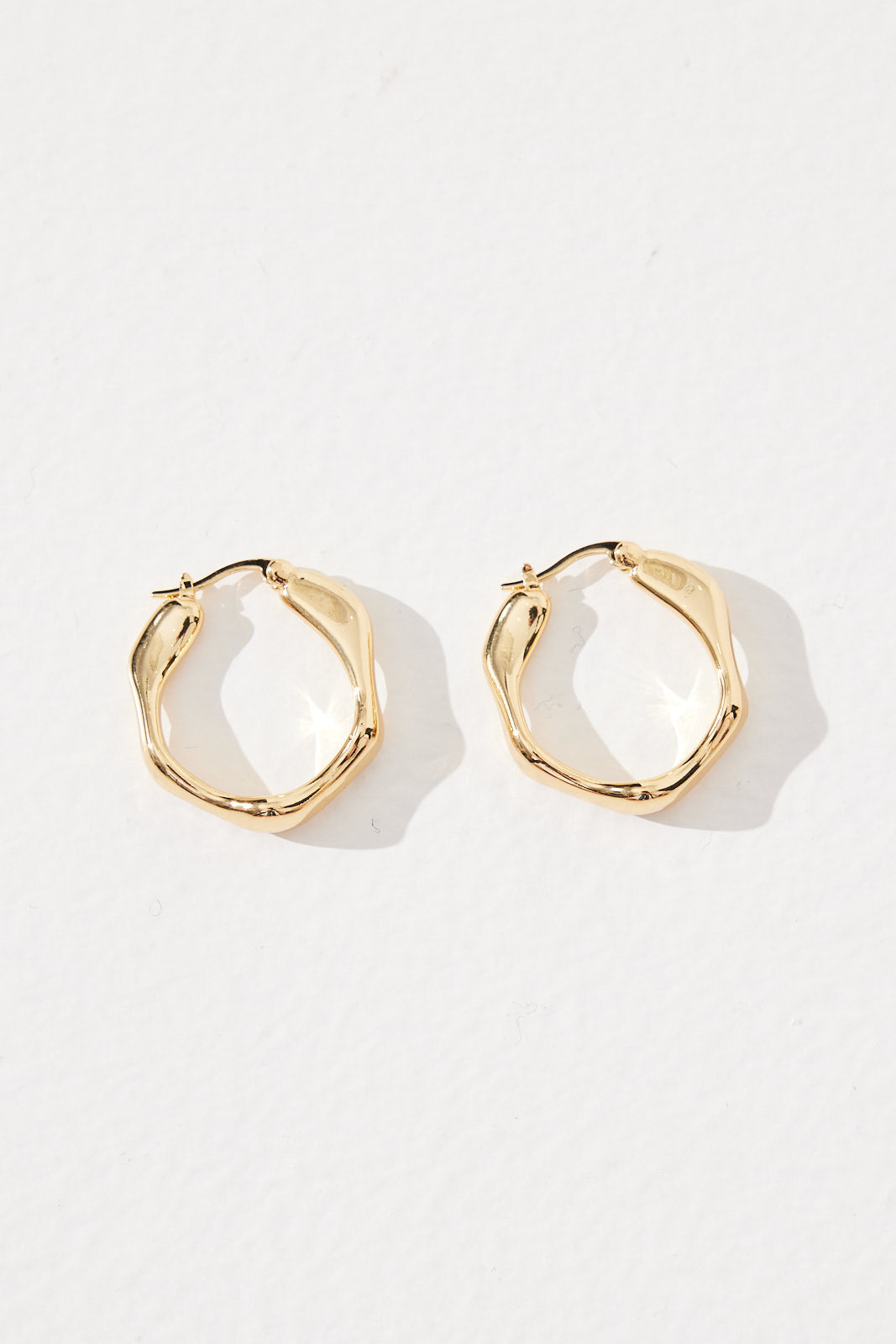 Wavy Hoops Gold