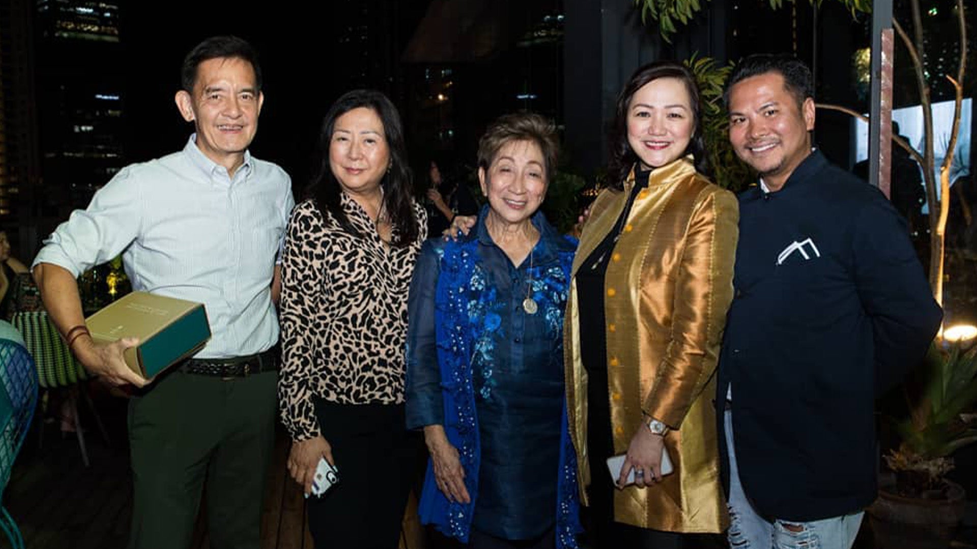 Pili Ani founders Rosalina Tan and Mary Jane Tan Ong with friends