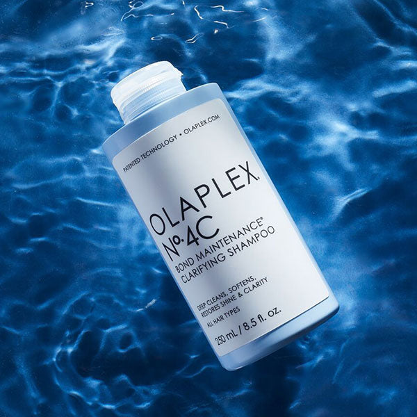 Se Olaplex No. 4C Bond Maintenance Clarifying Shampoo (250 ml) hos Frisøren og Baronen