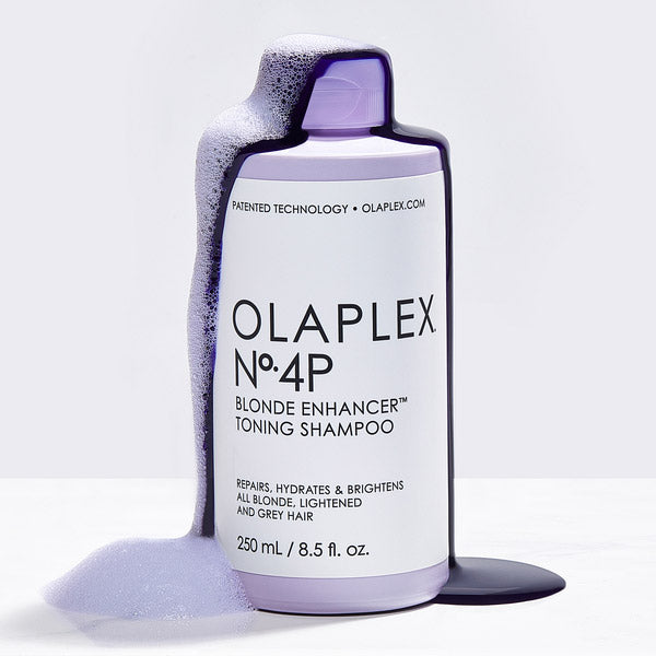 Se OLAPLEX No.4P Blonde Enhancer Toning Shampoo - 250 ml hos Frisøren og Baronen