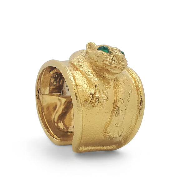David Webb 'Repoussé Leopard' Yellow Gold and Emerald Sculptural Cuff Bangle