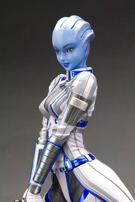 mass effect liara statue