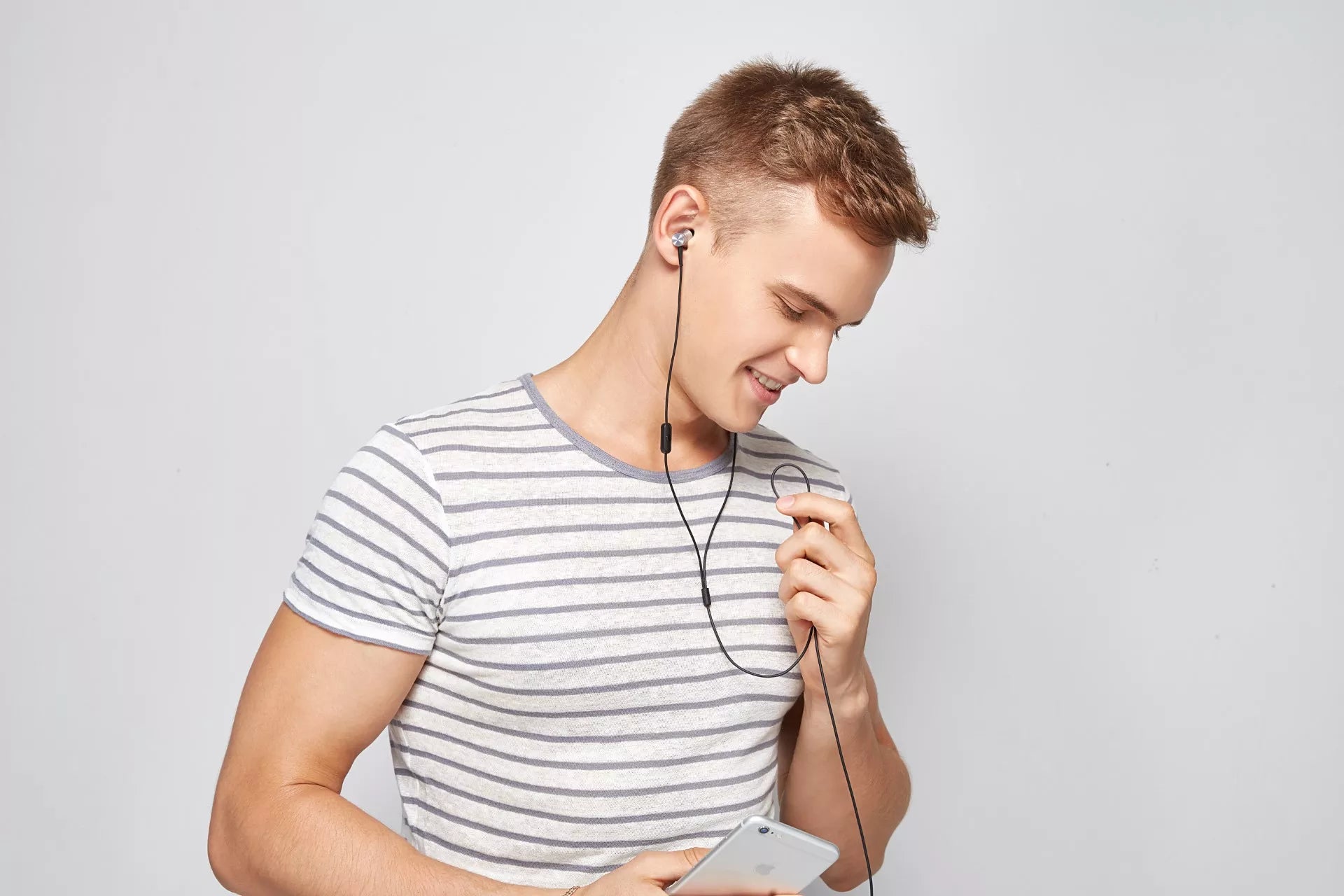 1MORE Piston Fit - In Ear Isolating Earphones with Smartphone Controls & Mic