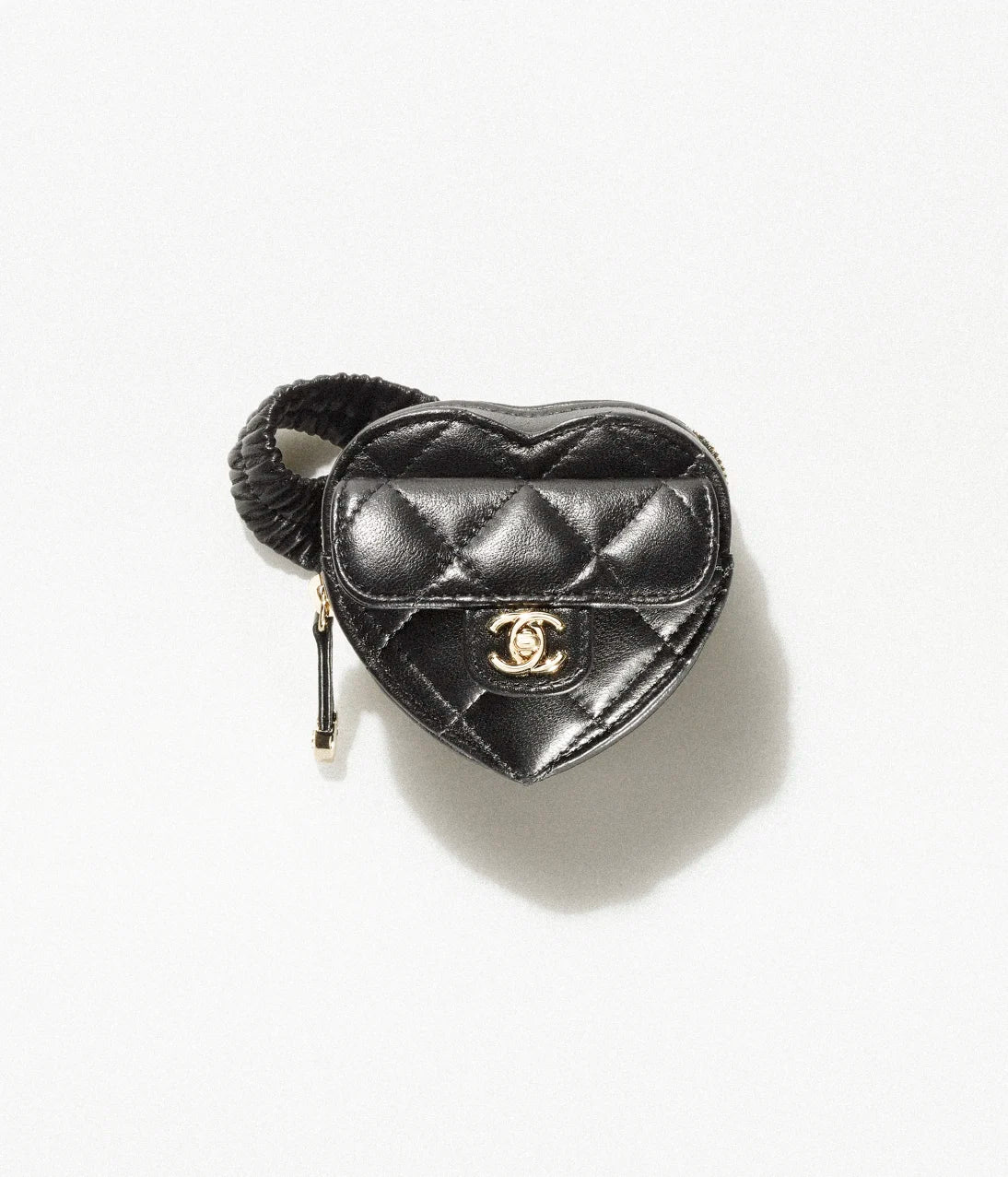 Buy REDELUXE's Exclusive Chanel 22S CC in Love Black Heart Zipped Arm Coin Purse | Luxury Sale