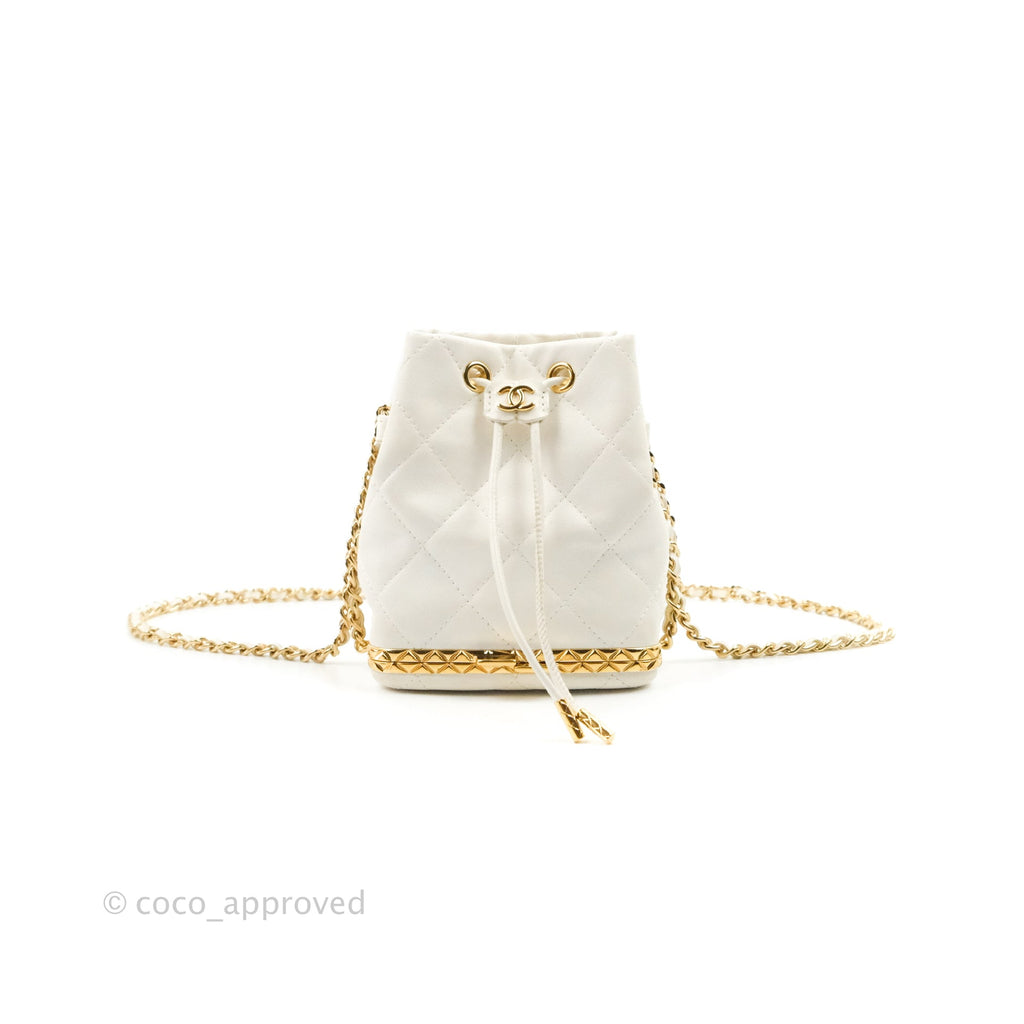 CHANEL Vintage White Leather DRAWSTRING BAG With CC LOGO For Sale At  1stDibs Chanel White Drawstring Bag Chanel White Bucket Bag Chanel  Vintage White Bag  xn90absbknhbvgexnp1ai443