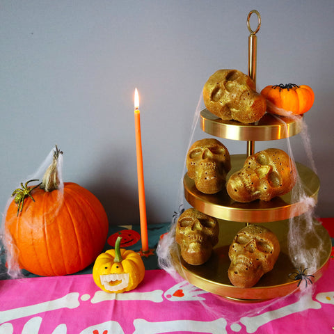 Halloween-Skull-Cakes-Table-Runner