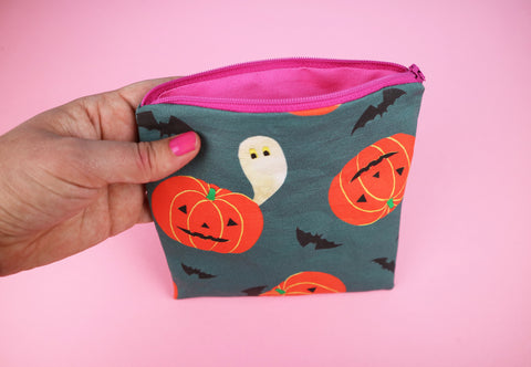 Pumpkin-Fabric-Halloween-Zipper-Pouch-Sewing-Project