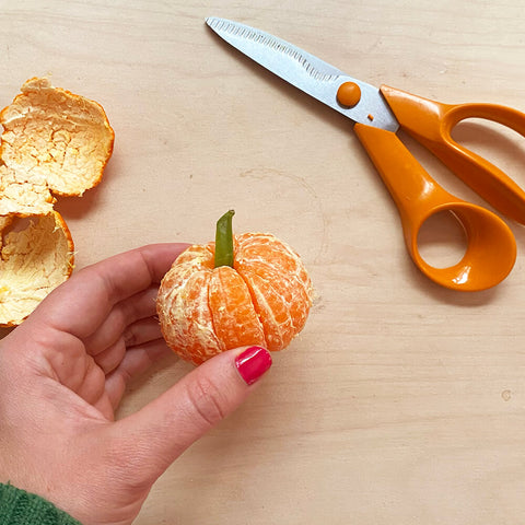 Mini-pumpkin-made-from-a-tangerine