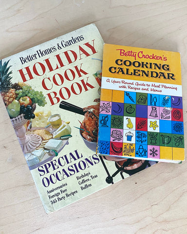 Vintage-Betty-Crocker-book-and-Holiday-cook-book
