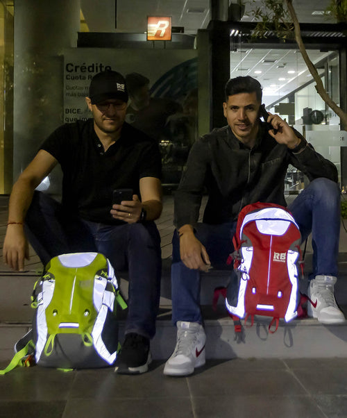 reflective-backpack-motorcycle-backpack-riderbag.jpg__PID:7ceb3d17-4555-42d5-a0eb-fc03fc2c195b