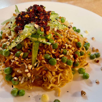 Ramen noodles with spicy pecan sauce