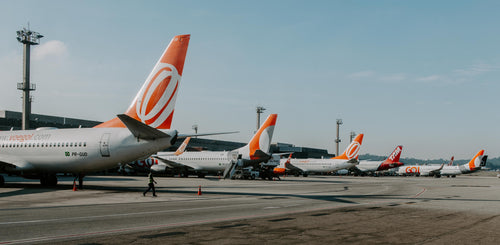 Flugzeuge am Flughafen