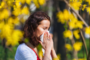 Fall allergies can be helped by some natural approaches.