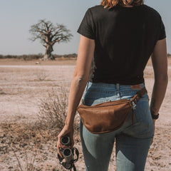 Sac ceinture en cuir de vachette suspendu autour de la taille