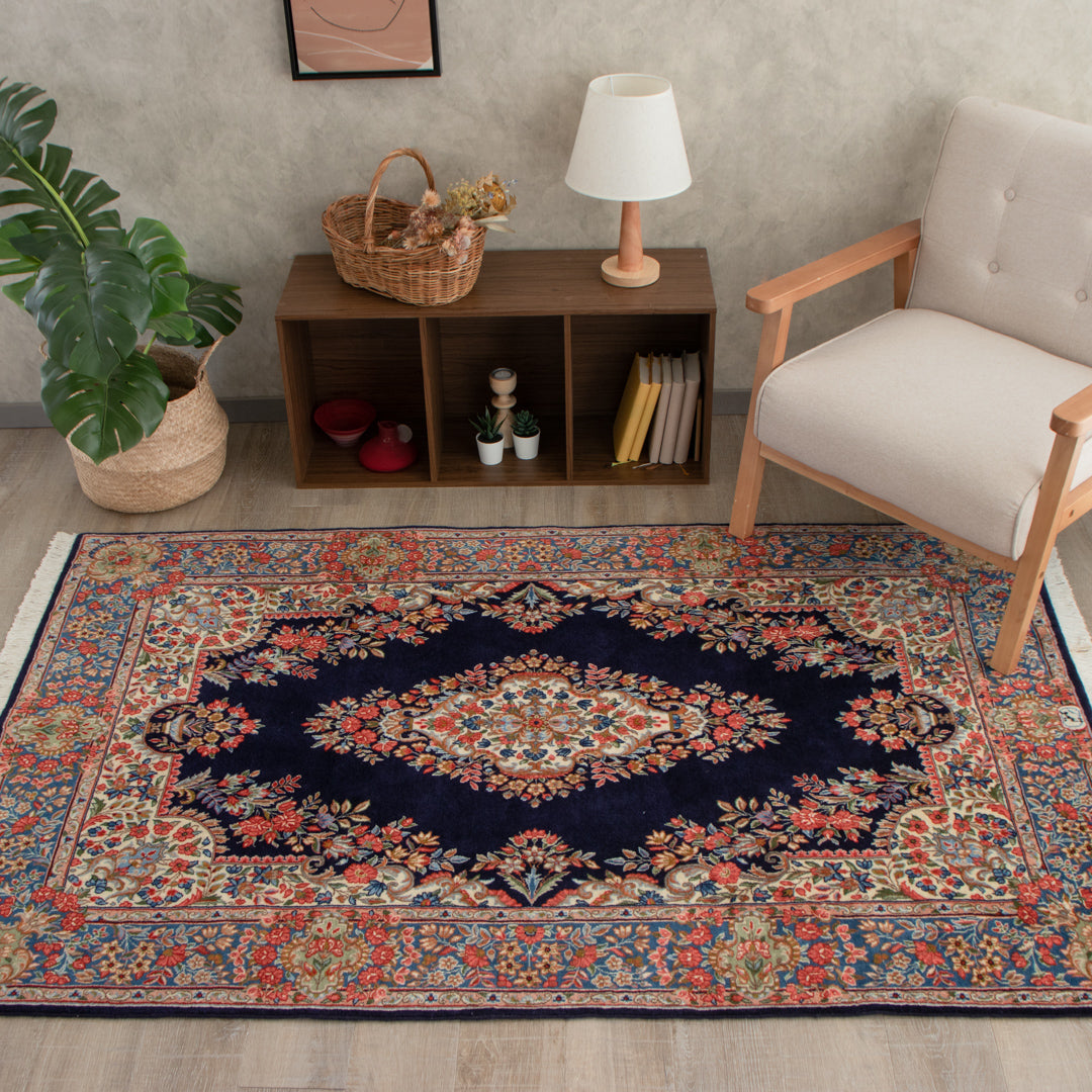 ペルシャ 絨毯(手織り）103cm×146cm