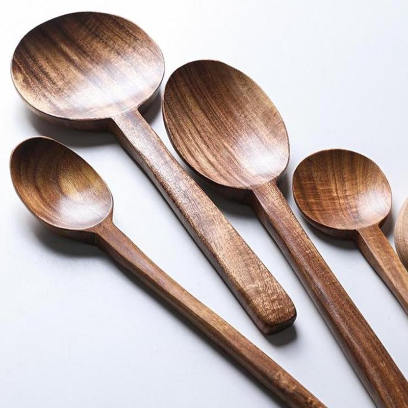 https://cdn.shopify.com/s/files/1/0319/1685/1337/products/utensil-set-thai-teak-wood-2.jpg?v=1628086139&width=800