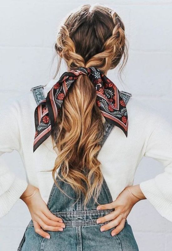 comment-faire-tenir-foulard-en-soie-dans-cheveux